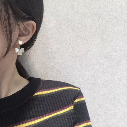 [Camiery]CLOVER SWEET WHITE MOP EARRINGS
