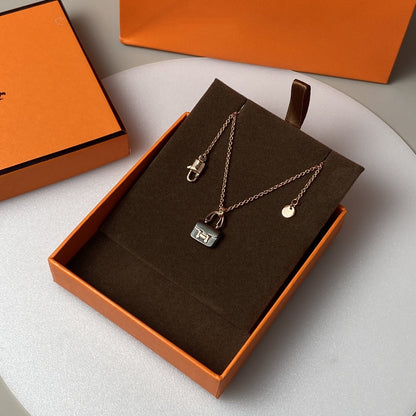 [Camiery]CONSTANCE BLACK PEDANT PINK GOLD NECKLACE