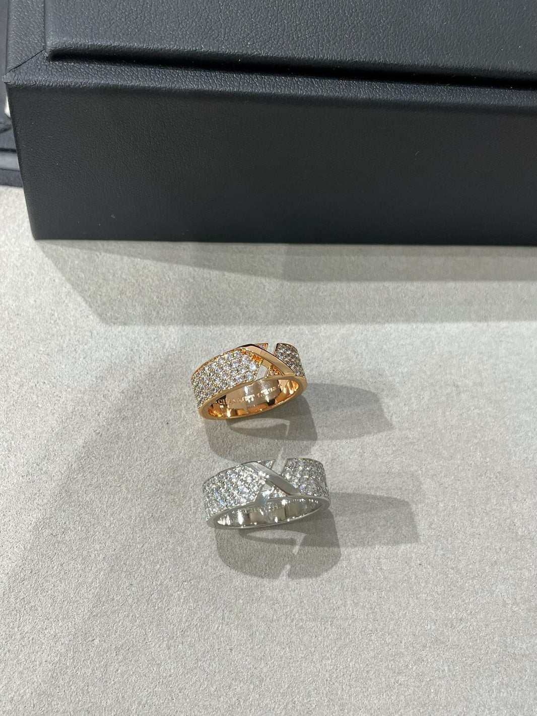 [Camiery]LIENS EVIDENCE  DIAMOND PAVED RING