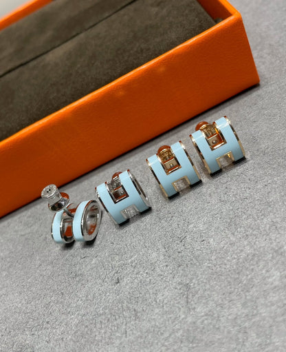 [Camiery]POP H SKY BLUE STUD EARRINGS