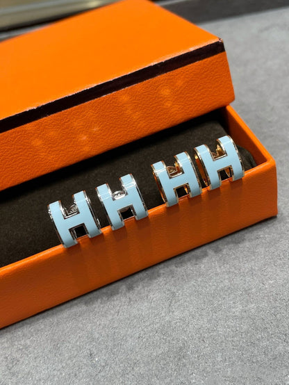 [Camiery]POP H SKY BLUE STUD EARRINGS