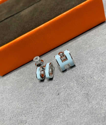 [Camiery]POP H SKY BLUE STUD EARRINGS