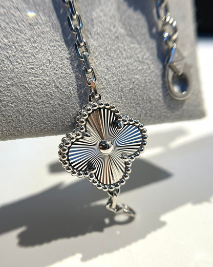 [Camiery] CLOVER 5 MOTIF LASER BRACELET COLLECTION