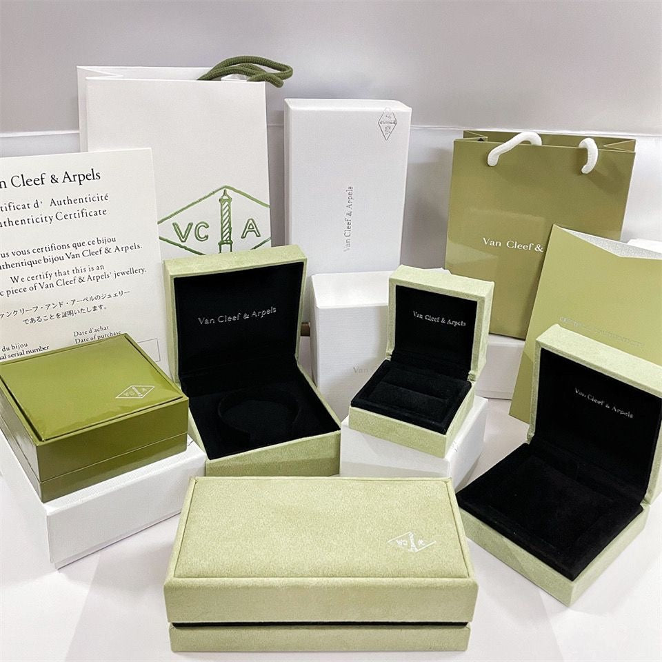 [Camiery] VA CLOVER BOX GIFT BAG
