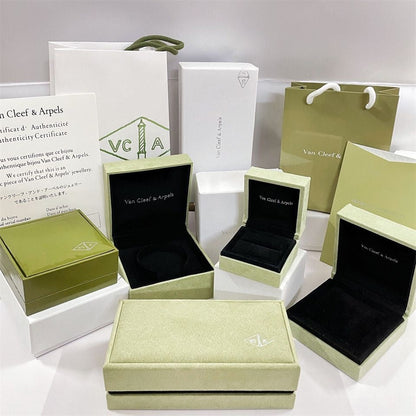 [Camiery] VA CLOVER BOX GIFT BAG