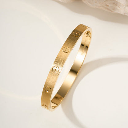 [Camiery] CLASH & Clover Laser 5-Motif & LOVE Brushed Bracelet Stack Set