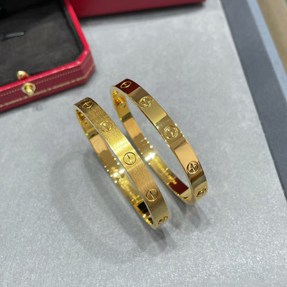 [Camiery] CLASH & Clover Laser 5-Motif & LOVE Brushed Bracelet Stack Set