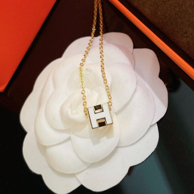 [Camiery]H WHITE SQUARE GOLD NECKLACE