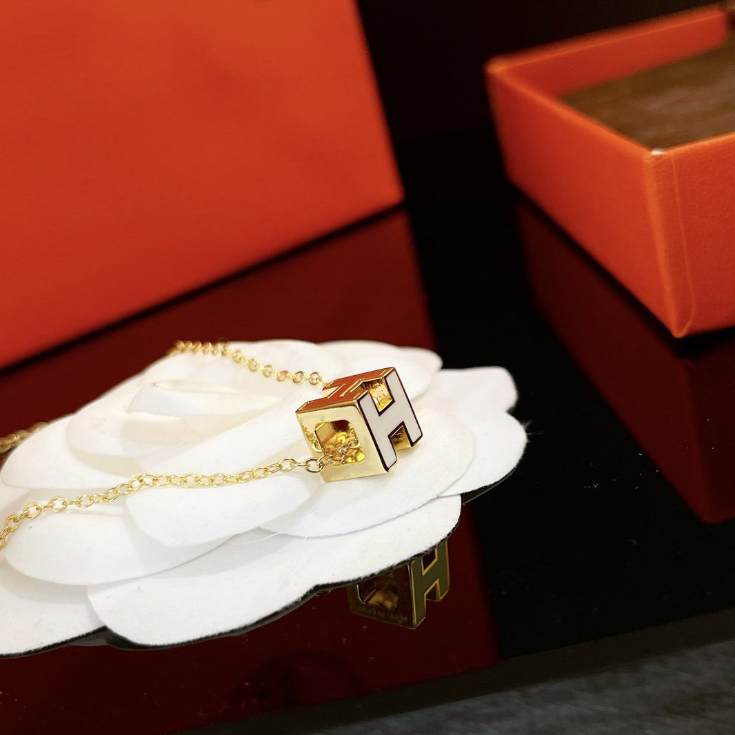 [Camiery]H WHITE SQUARE GOLD NECKLACE