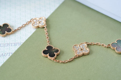 [Camiery] CLOVER 5 MOTIF GRAY MOP BRACELET COLLECTION