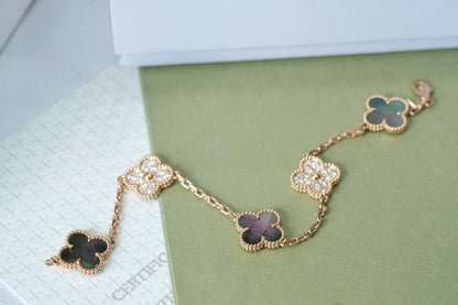 [Camiery] CLOVER 5 MOTIF GRAY MOP BRACELET COLLECTION