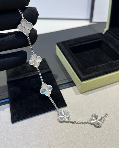 [Camiery] CLOVER 5 MOTIF LASER BRACELET COLLECTION